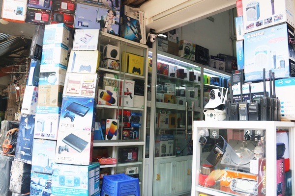Cửa hàng Đức Hiếu trên con phố Thịnh Yên